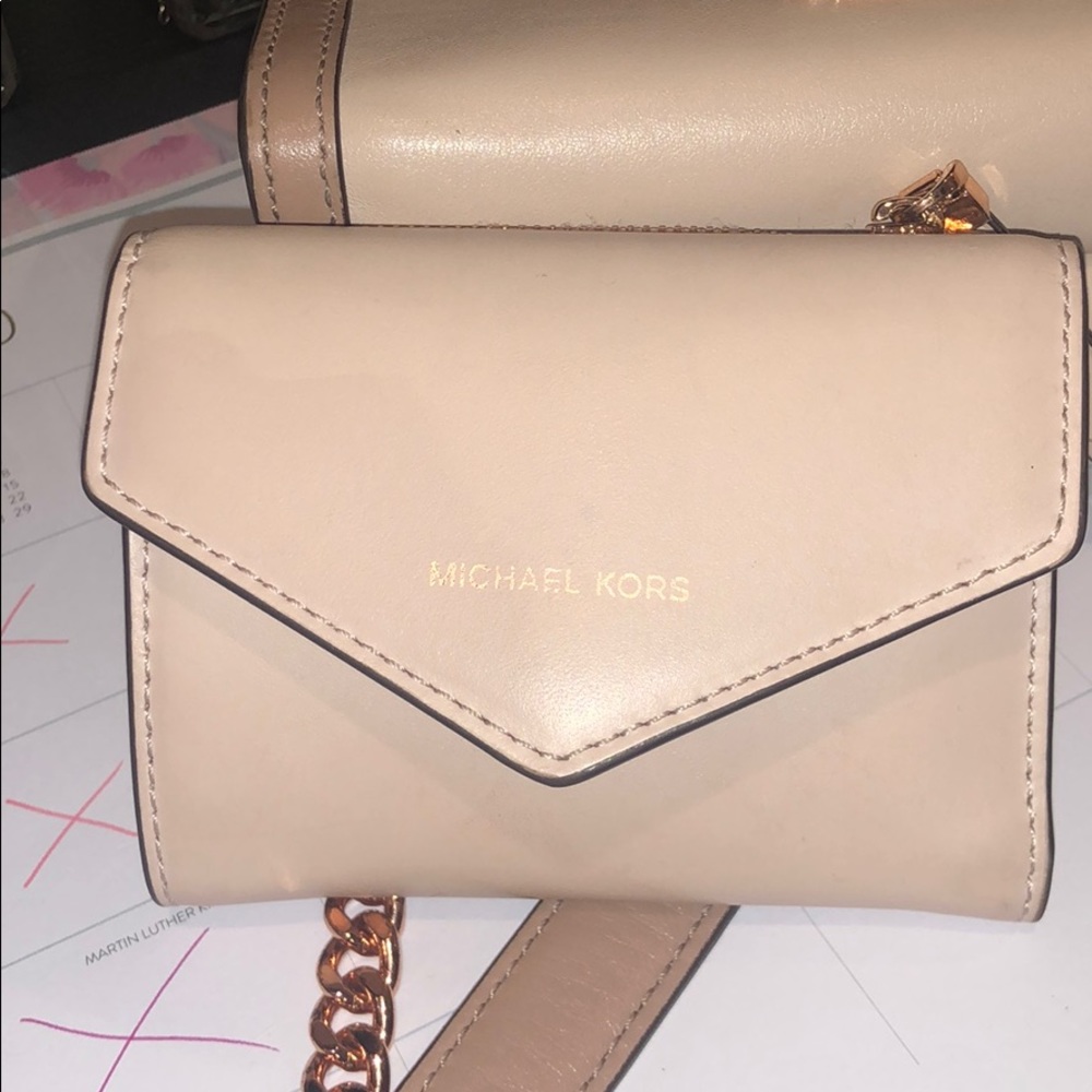 Michaelkors envolope wallet
